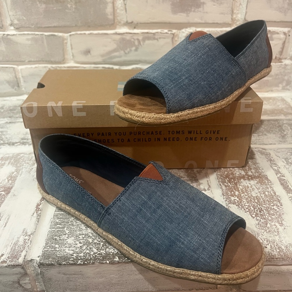 TOMS Womens Denim Blue Slip-On Loafer with open toe